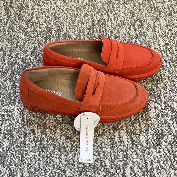 Women’s Blondo Frey Waterproof Loafer in Red Poppy, -Size 6 - Picture 3 of 6